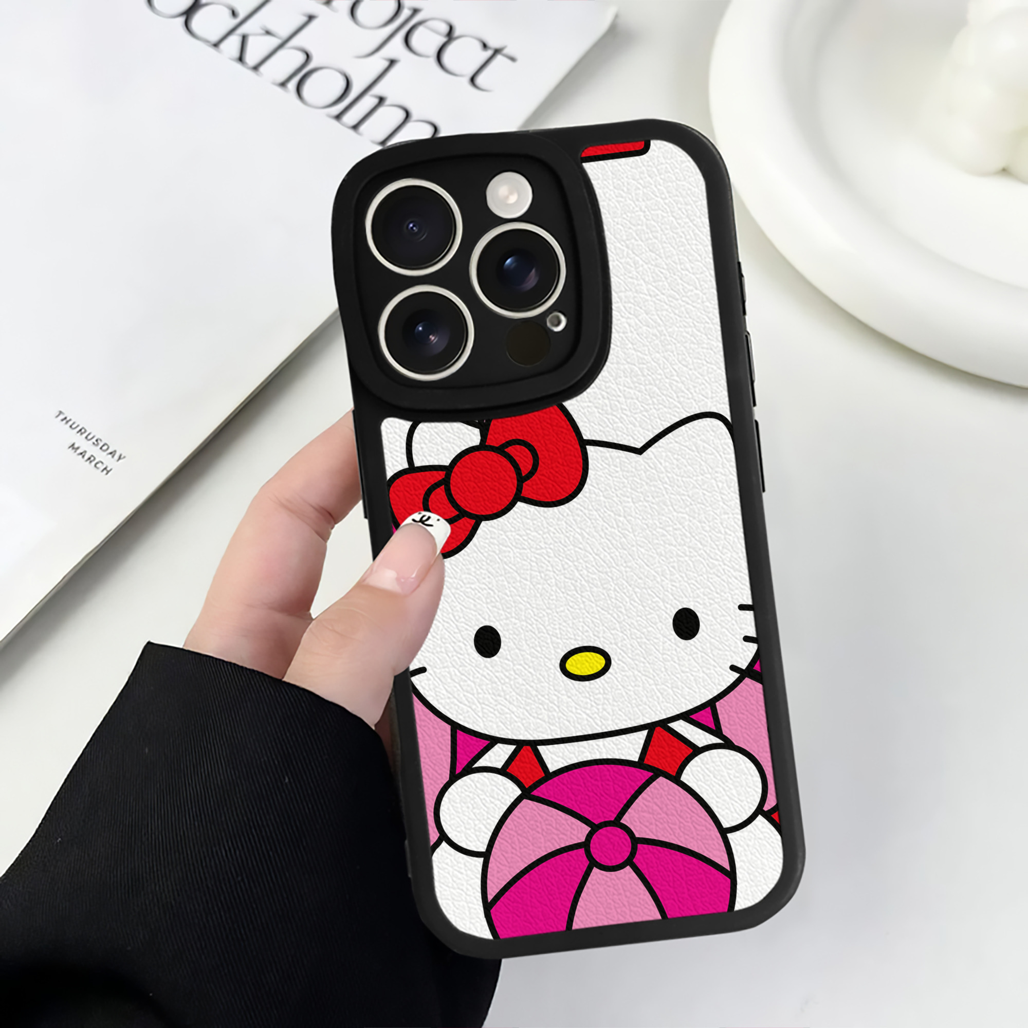 （画像用） Hello Kitty ハローキティ 【iPhone 16シリーズ対応】シリコンスマホケース（レザー調） 材質：シリコン